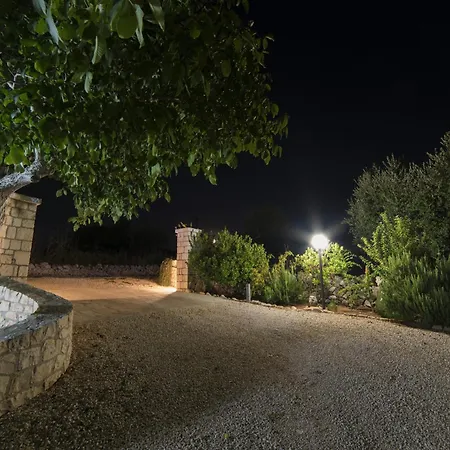 Trulli Sabrina בית נופש לוקורוטונדו